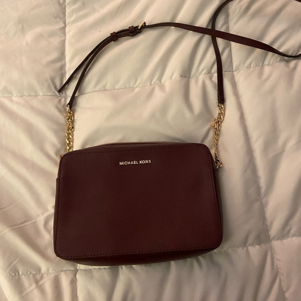 Micheal kors cross body!